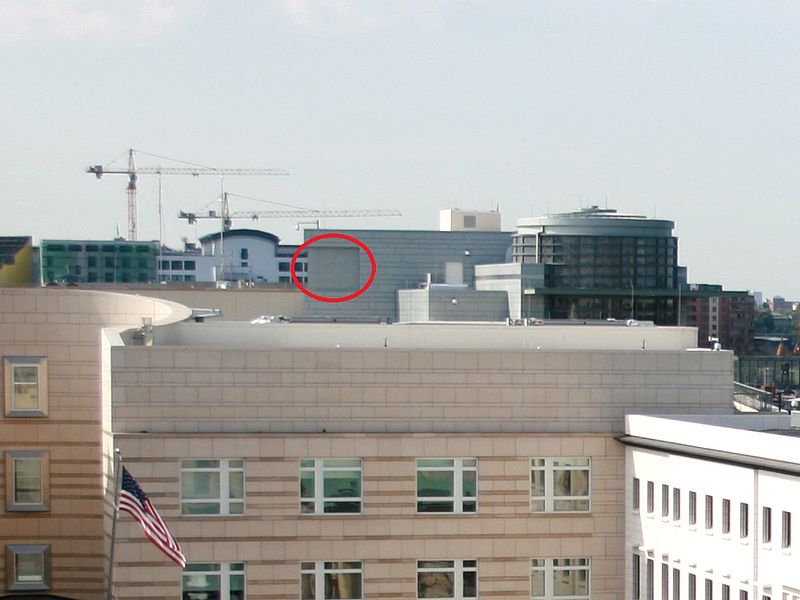 File:Penthouse of the US Embassy Berlin (north).jpg