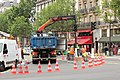 English: Restructuration of place de la République (Paris). Français : Travaux de réaménagement de la place de la République (Paris), installation d'un feu rouge.