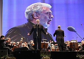 Domingo singing at a concert at the Obelisco in Buenos Aires in 2011