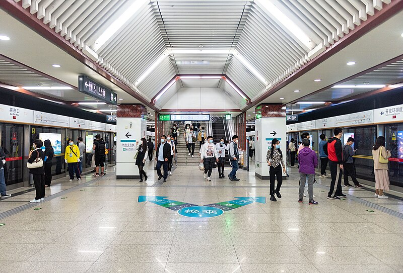 File:Platform of L7 Caishikou Station (20210922084045).jpg