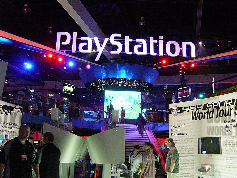 File:PlayStation E3 2003.jpg