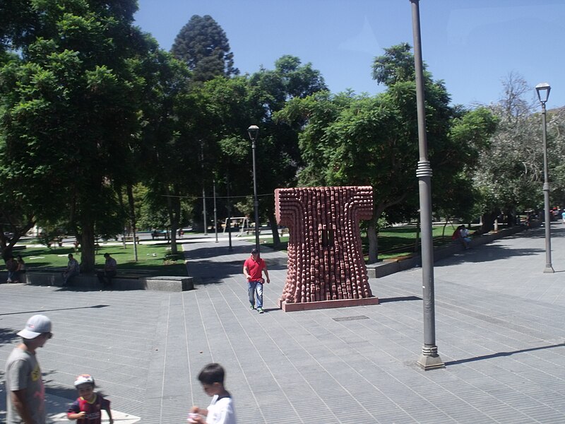 File:Plaza de Aguirre 2.JPG