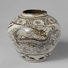 Dragon art on a vase, Yuan dynasty Pot Eivormige pot met met een feng huang en een draak, AK-MAK-110.jpg