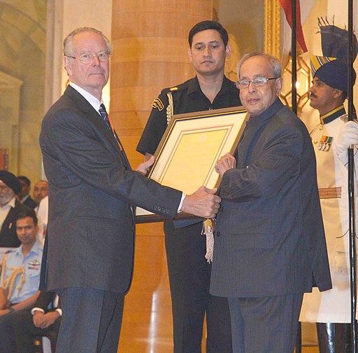 Pranab Mukherjee conferring the first ‘Distinguished Indologist’ Award to the Prof. Emeritus Heinrich Freiherr Von Stietencron of the Federal Republic of Germany at the inauguration of the International Conference of