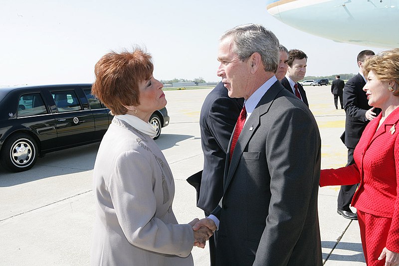 File:President George W. Bush Greets Judy Baar Topinka, State Treasurer, Upon Arrival at Lincoln Airport in Springfield, Illinois (01).jpg