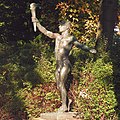 Prometheus mit Fackel. Bronzeplastik von Frans Huygelen, 1905. Grüner Hügel, Bayreuth