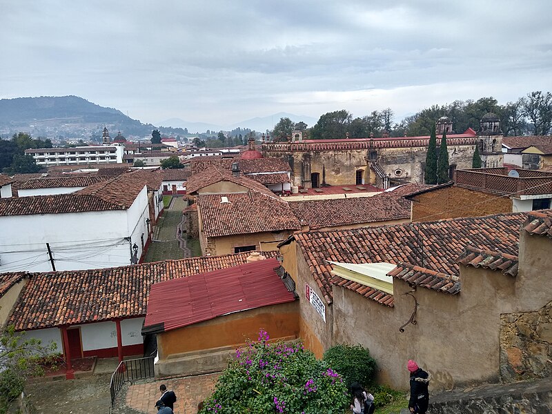 File:Pueblo mágico de Pátzcuaro desde el Mirador de los Once patios 05.jpg