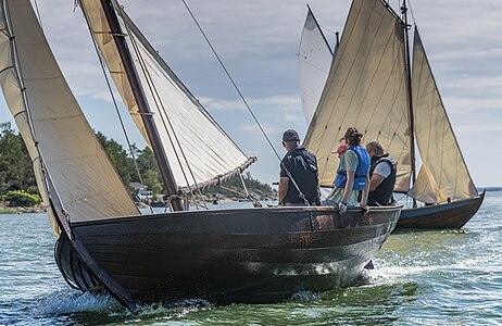 Sailing with a talonpoikaisvene (traditional peasant boat) / Juha Karikoski
