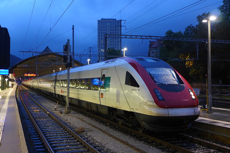 File:RABDe 500 021-1 Bahnhof St. Gallen, 2014.JPG