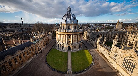 English: Radcliffe Camera in Oxford (Radcliffe Sq, OX1 3BG), viewed from the direction of University Church of St Mary the Virgin to the south.