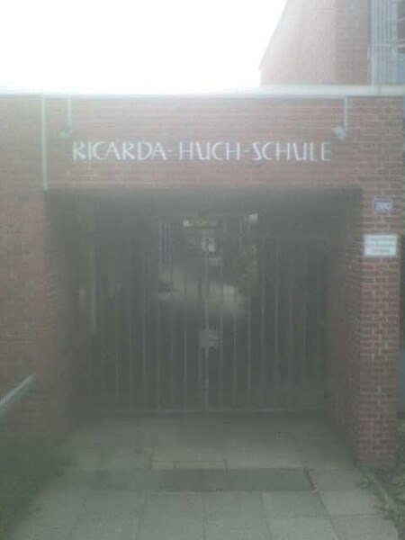 File:Ricarda-Huch-Schule Kiel.jpg