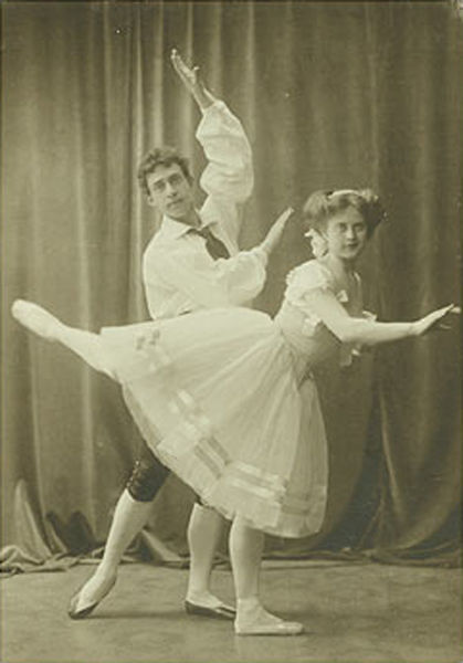 File:Richard Jensen & Grethe Ditlevsen in the pas de six in 3rd act of Napoli.jpg