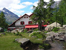 Refuge Gerli-Porro.jpg