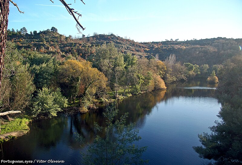 File:Rio Mondego - Portugal (31192365953).jpg