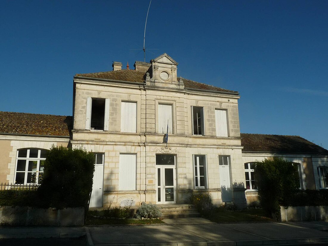 File:Riouxm mairie.JPG