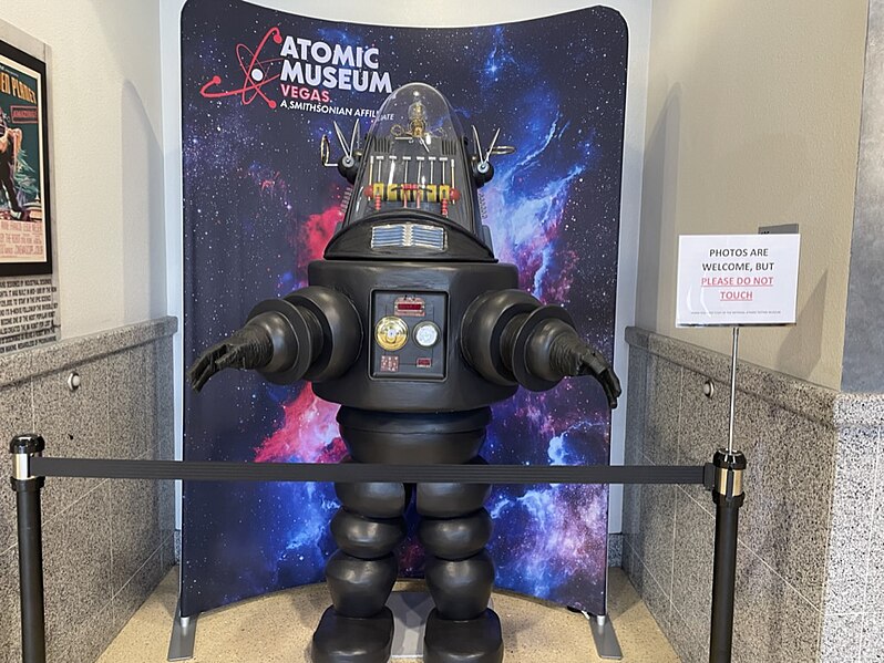 File:Robby the Robot replica at Atomic Museum.jpg