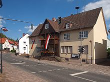 Rathaus an der Hauptdurchgangsstraße