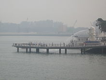 Merlion Park at the mouth of the Singapore River as seen from the Esplanade in unhealthy PSI levels. SG haze-merlion.JPG