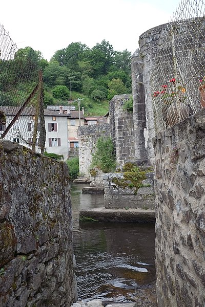 File:Saint-Léonard-de-Noblat Pont 3985.JPG