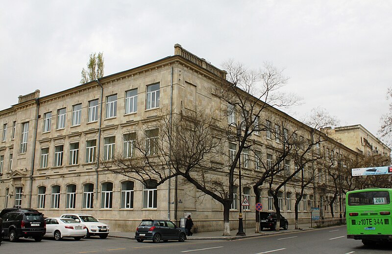 File:School at Street Rashid Behbudov in Baku.jpg