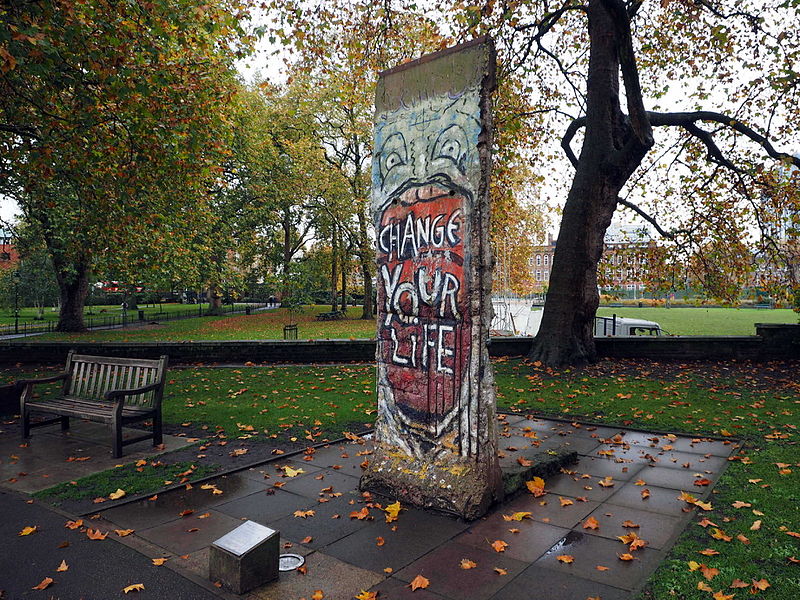 File:Segment of the Berlin Wall on display outside the Imperial War Museum November 2015.jpg