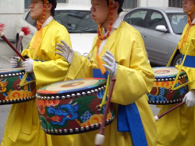Yonggo being played in a marching daechwita ensemble