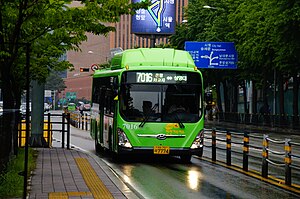 Seoul Metropolitan Bus (Yooseong) Route 7016 bus.JPG