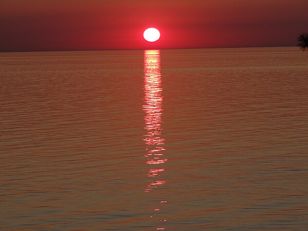 Setting sun over Lake Michigan from Manistee, Michigan.JPG