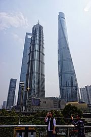 2017년 3월 26일 (왼쪽부터 상하이 세계금융센터, 진마오 타워, 상하이 타워)