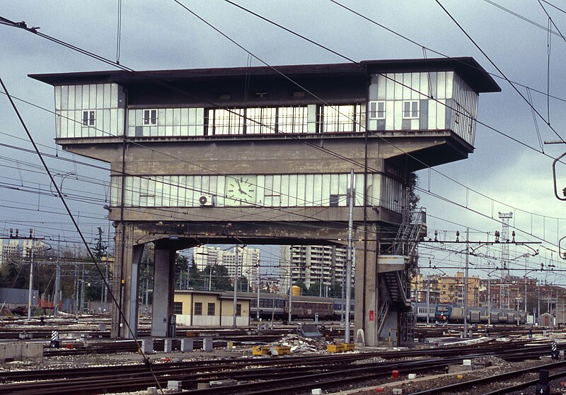 File:Signal box Bologna 2002.jpg