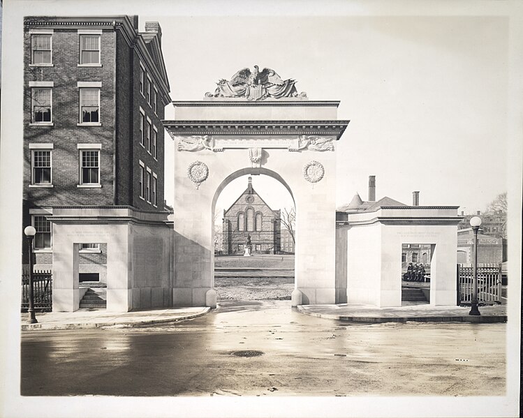 File:Soldiers memorial gate brown university 1118772834889458.jpg