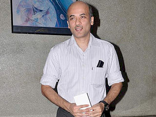 <span class="mw-page-title-main">Sooraj Barjatya</span> Indian film director and screenwriter (born 1965)