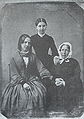 Johanna mit ihrer Mutter und der jüngeren Schwester Meta