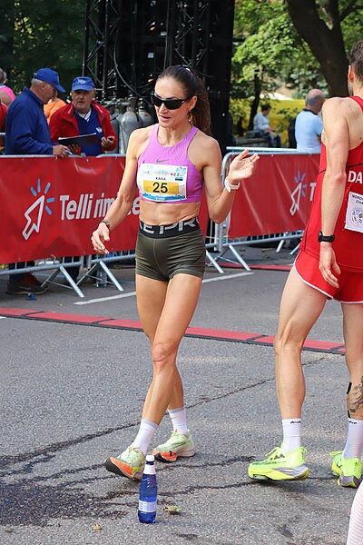 File:Tallinna Maraton 2023 (167) Kaisa Kukk Eesti, 3 koht.jpg