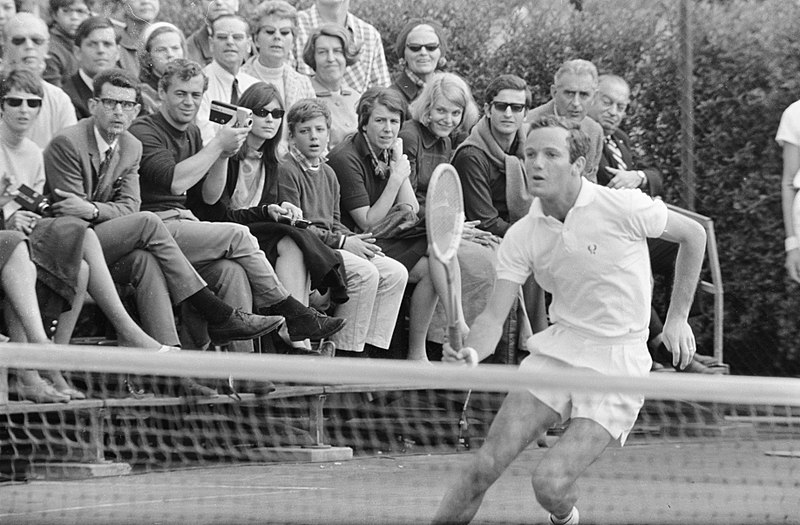 File:Tennis te Buitenveldert. Tom Okker in aktie tegen Mandarino, Bestanddeelnr 921-3802.jpg