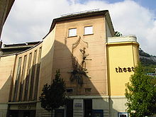 Zdjęcie teatru miejskiego w Grenoble.