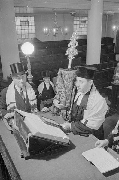 File:The Great Synagogue After 250 Years, Dukes Place, London, 1941 D2816.jpg