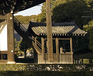 The sanrō of Tōfuku-ji's sanmon. (See also the sanmon's photo above.)