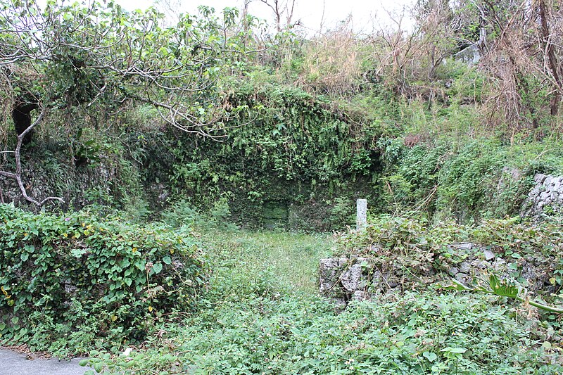 File:Tomb of Haneji Choshu2.JPG