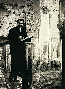 Toros Toramanyan in 1907.jpg