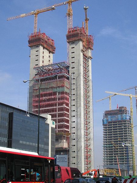 File:Torre Repsol y Torre de Cristal.jpg