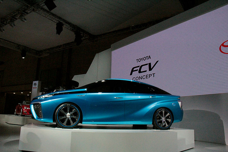 File:Toyota FCV Concept at the 2013 Tokyo Motor Show -2- Picture by Bertel Schmitt.jpg