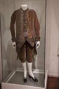 Traje de alférez real utilizado por Francisco Antonio de Escalada a fines del siglo XVIII. Museo Histórico Nacional del Cabildo y de la Revolución de Mayo.