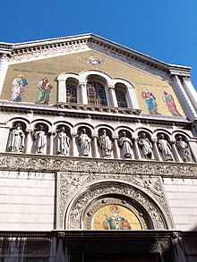 Statues by Emilio Bisi at St Spyridon in Trieste