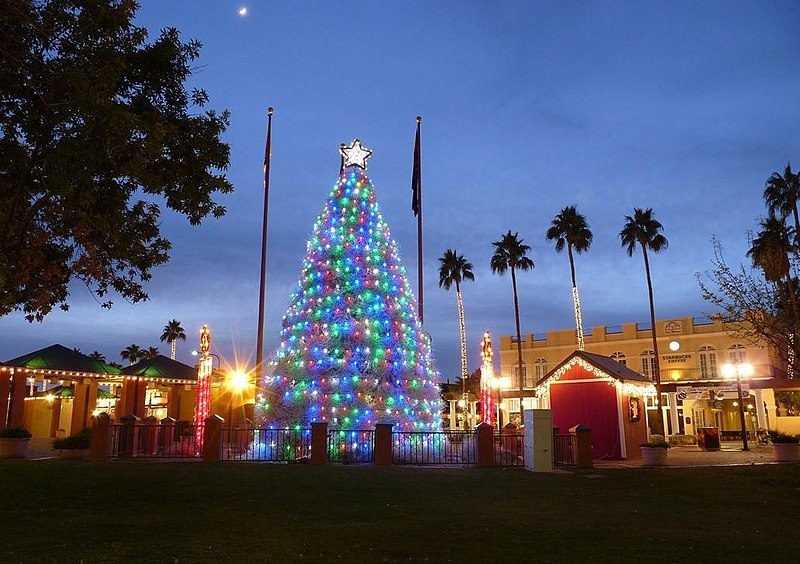 File:Tumbleweed Christmas Tree Chandler Arizona.jpg