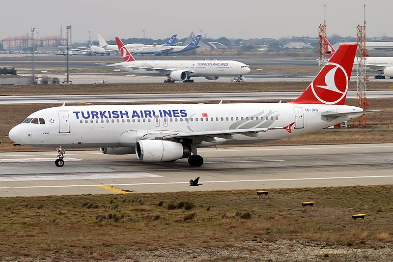 File:Turkish Airlines, TC-JPH, Airbus A320-232 (31590810470).jpg