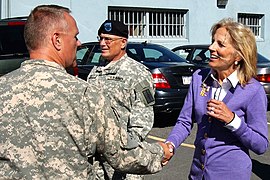 Jill Biden rencontrant des membres de la Garde nationale de New York en 2009.