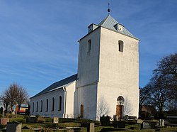 Västra Alstads kyrka, april 2015.jpg