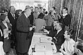 Verkiezingen in Duitsland, Adenauer brengt zijn stem uit, Rhondorf, Bestanddeelnr 918-2052.jpg