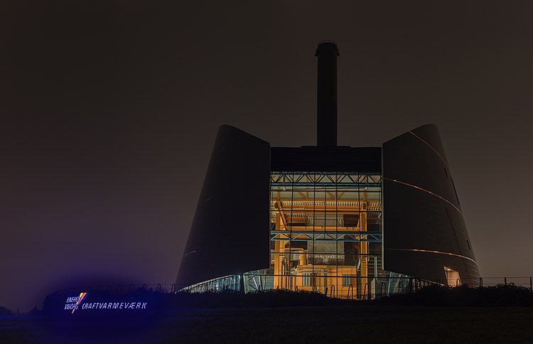 Электростанция в Виборге ночью